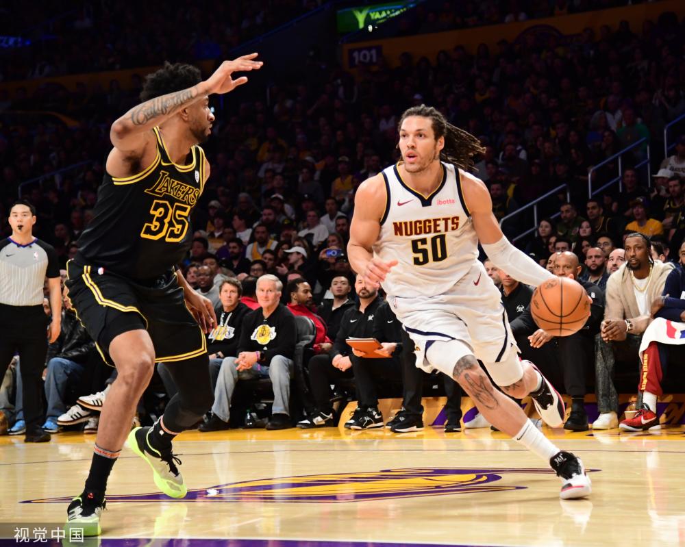 正對門將的 正對門將的